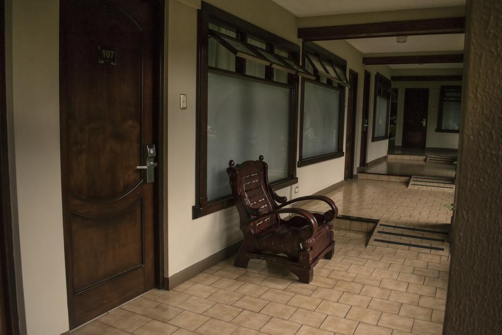 Hotel Suerre Guápiles Zewnętrze zdjęcie