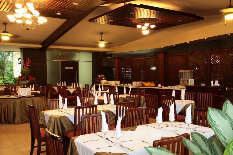 Hotel Suerre Guápiles Zewnętrze zdjęcie