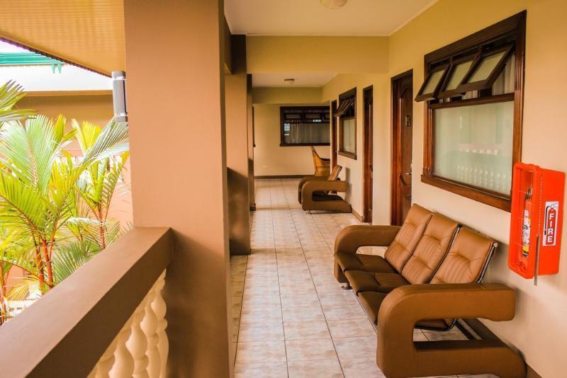 Hotel Suerre Guápiles Zewnętrze zdjęcie
