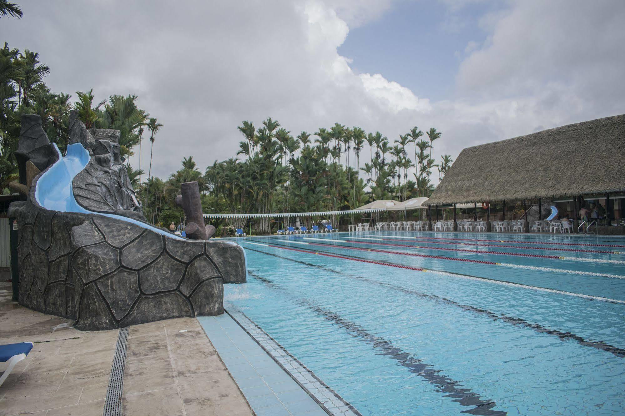 Hotel Suerre Guápiles Zewnętrze zdjęcie