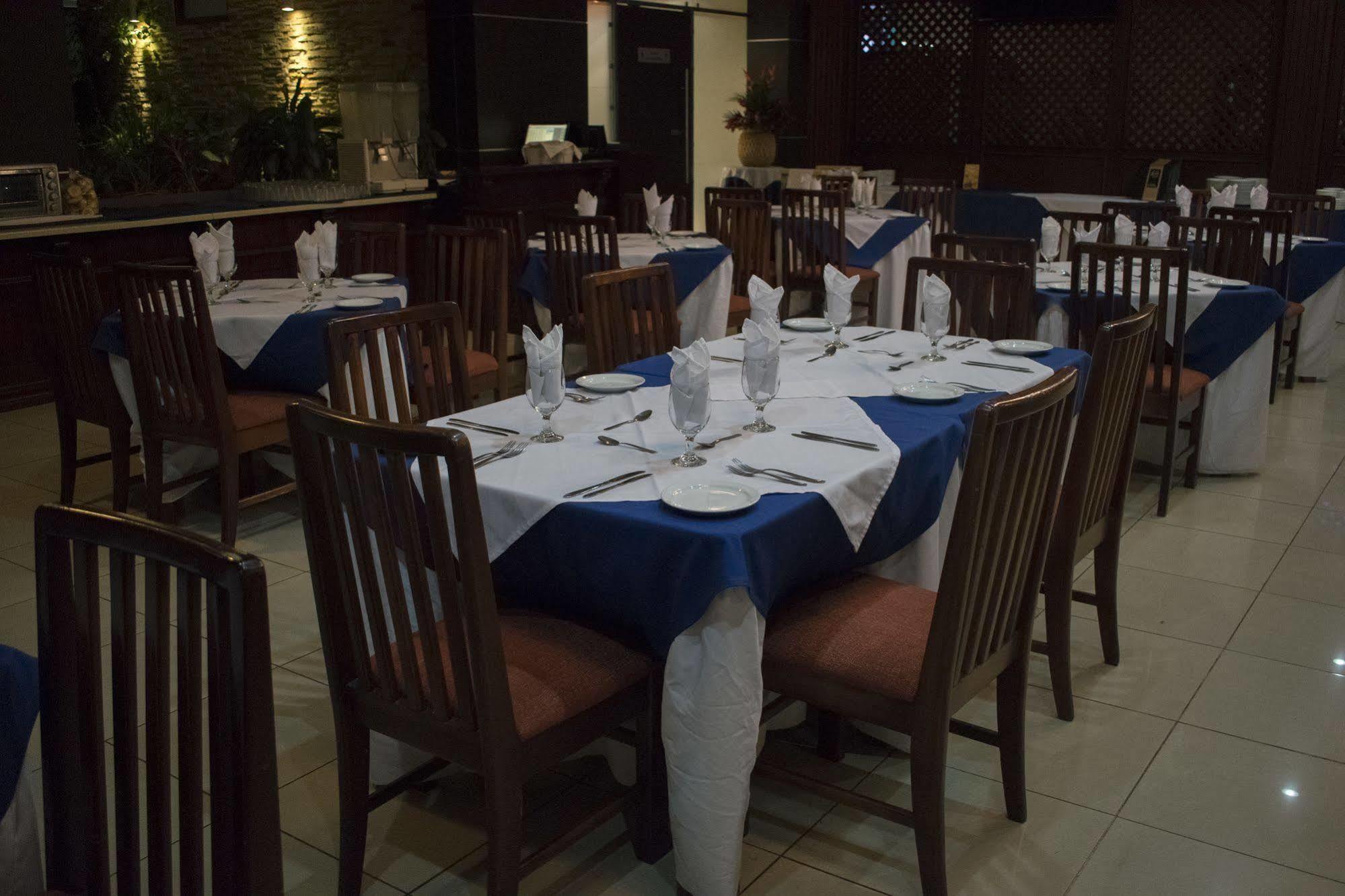 Hotel Suerre Guápiles Zewnętrze zdjęcie