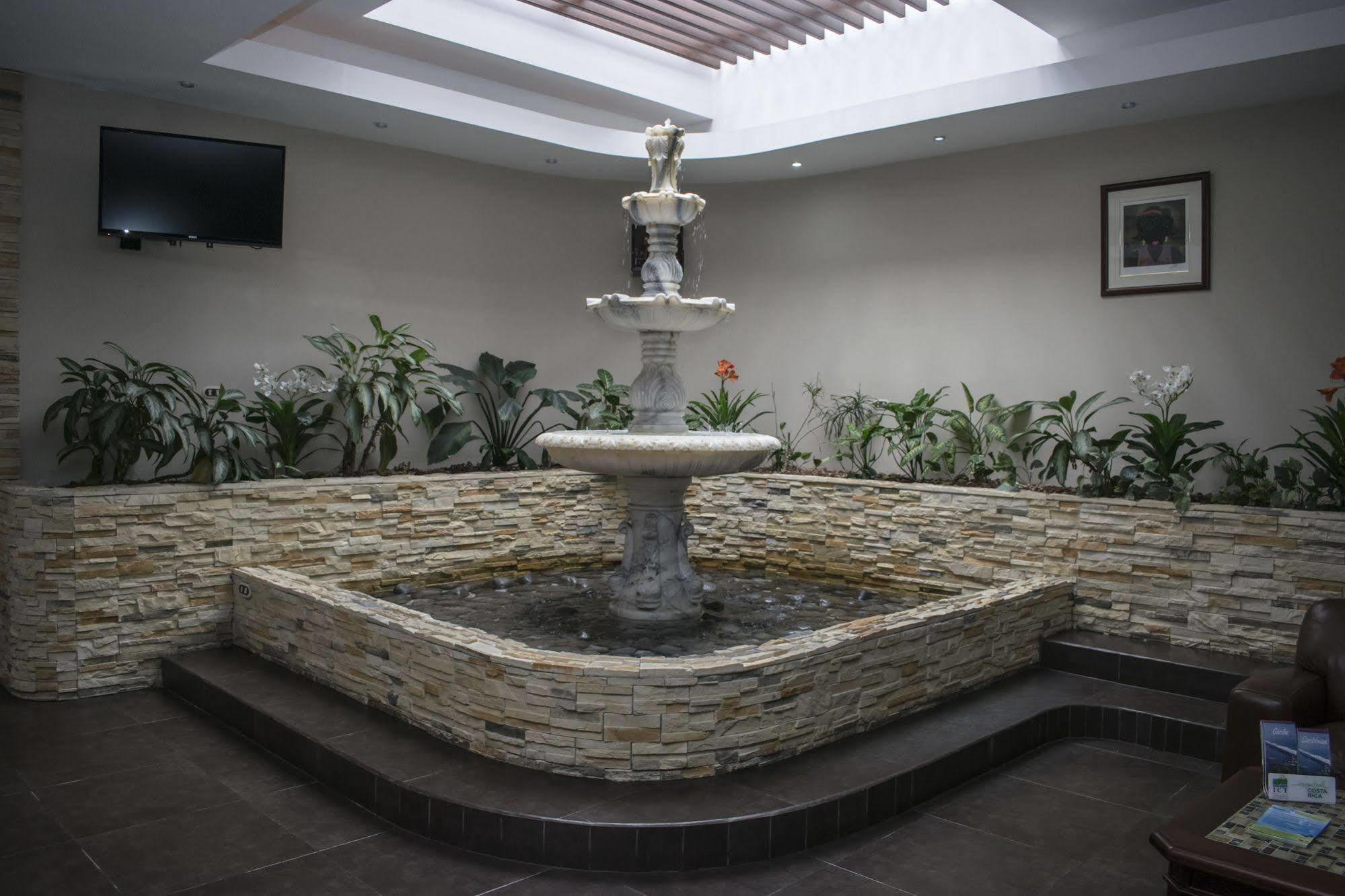 Hotel Suerre Guápiles Zewnętrze zdjęcie