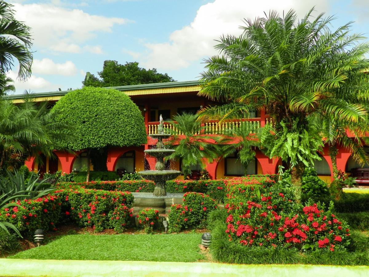 Hotel Suerre Guápiles Zewnętrze zdjęcie